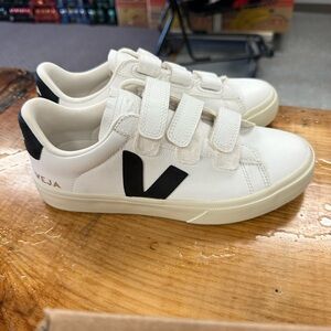 Veja Recife Logo Chromefree Leather Size 7